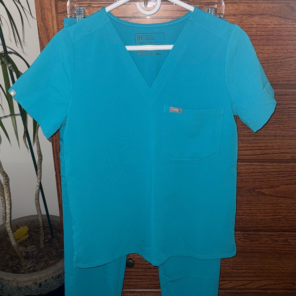 Figs Aqua Blue Scrub Set